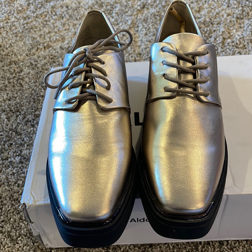 Aldo Gold lace up platform shoe